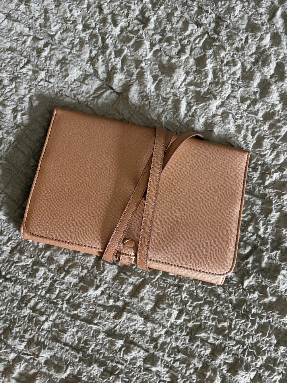 Travel jewelry container